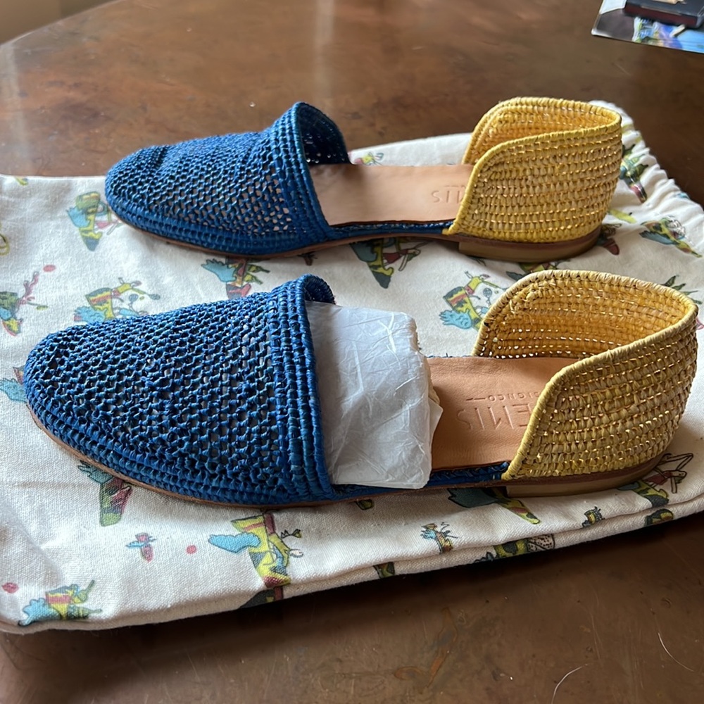 Artemis, 7.5, woven flat. Gently worn. - Picture 3 of 5